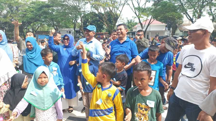 Dukung Festival Lato-Lato di Kecamatan Tualang, Dr Tonny Chandra Sebut Lato-Lato Baik Untuk Menghindarkan Anak Dari Bermain Gadget 