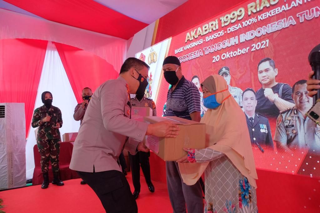Alumni Akabri 99 Riau Peduli, Salurkan 1000 Bansos Dan Gelar 1000 Vaksinasi