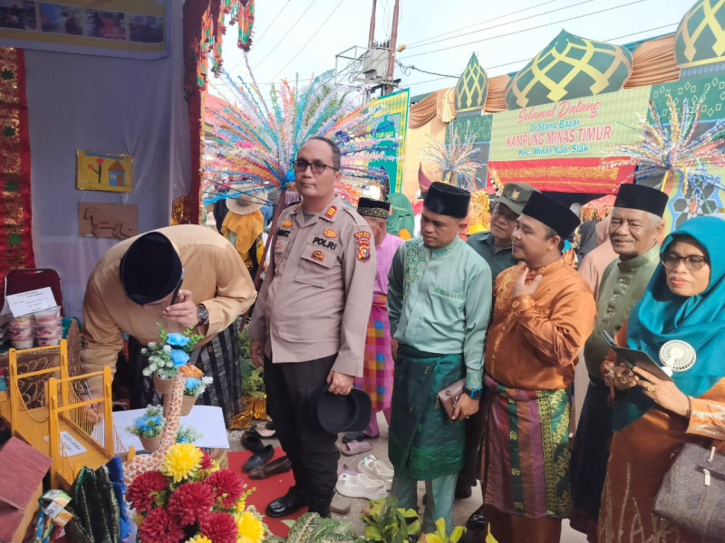 Kapolsek Minas & Personil Ikuti Serta Lakukan Pengamanan Pawai Ta'aruf Pembukaan Stand Bazar MTQ Ke-XXII Tingkat Kecamatan Minas 