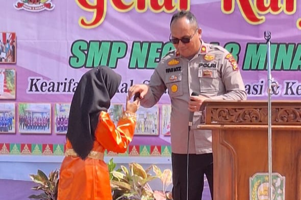 Polsek Minas Gelar Police Goes To School, Siswa SMP Negeri 3 Minas Unjuk Kreativitas