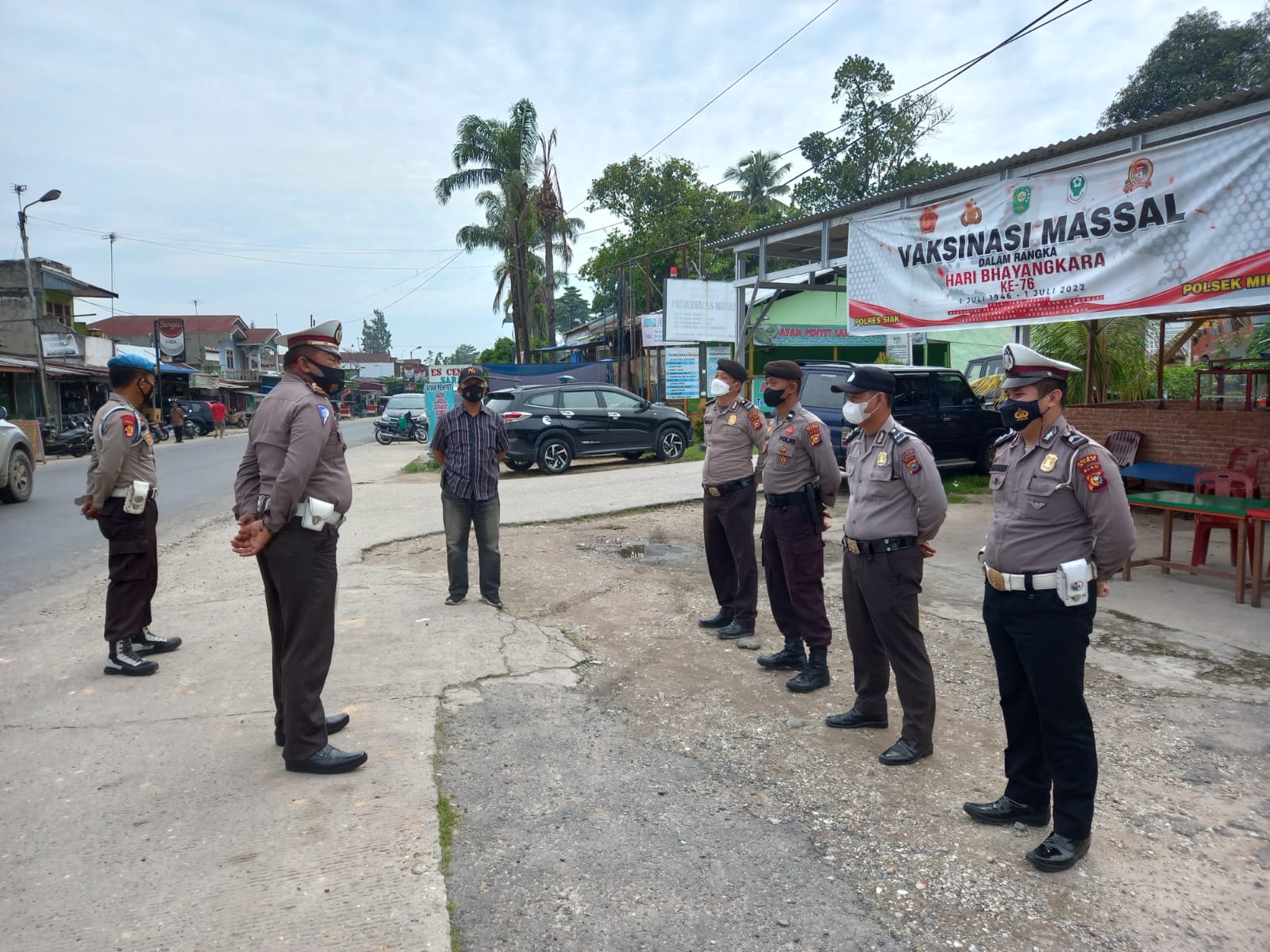 Iptu Endah Sopandi Pimpin Personil Polsek Minas Giat Percepatan Vaksinasi Covid-19