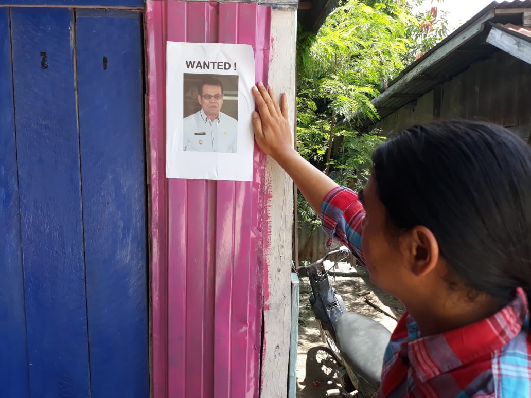 Jadi Buronan, Selebaran Wanted Plt Bupati Bengkalis Terpampang di Kecamatan Pinggir