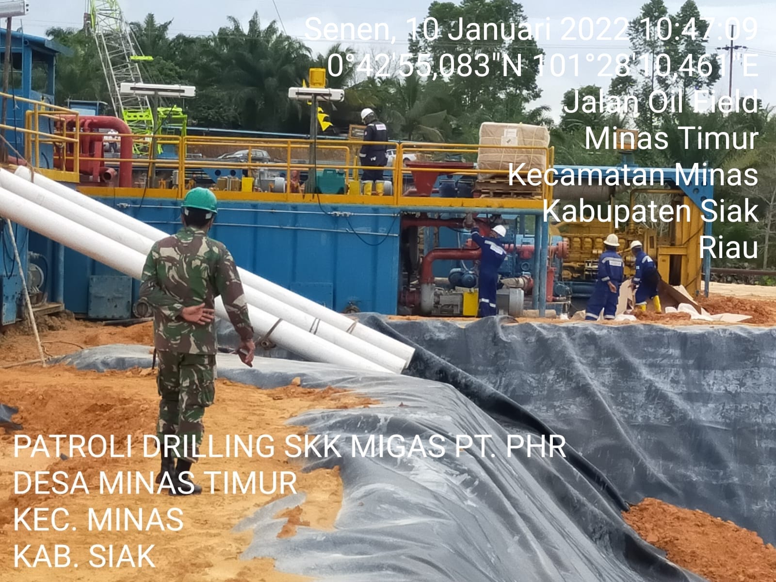 Serka Alif & Sejumlah Anggota Koramil 03/Minas Senantiasa Rutin Giat Patroli Drilling PT PHR