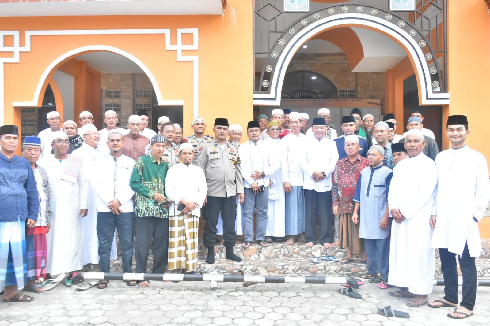 Subuh Berjema'ah Bersama Ustadz Fikri Haikal MZ, Masyarakat Lereng Padati Masjid Istiqomah