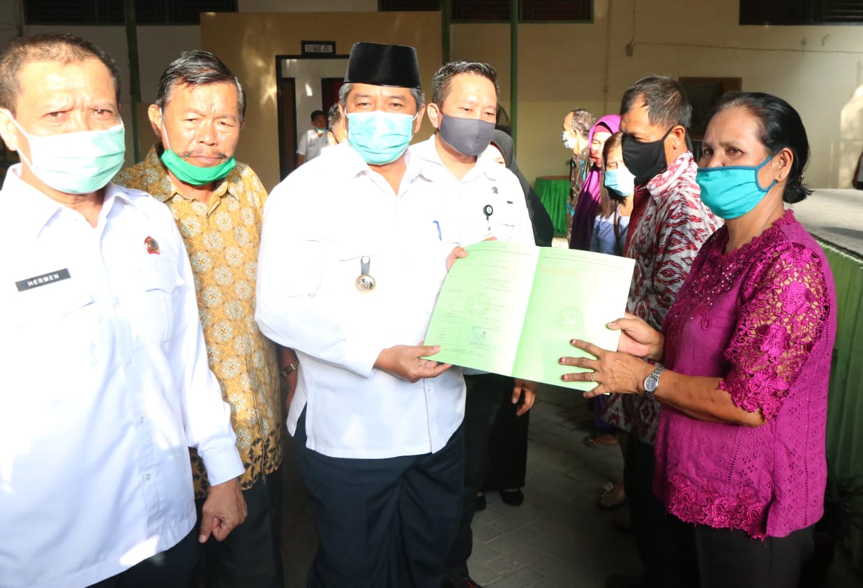 Bupati Siak Alfedri serahkan 382 sertifikat tanah program PTSL di Kecamatan Kandis